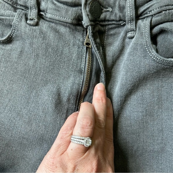 American Eagle Ripped Jeans | Black Wash | size 32 - Picture 5 of 9